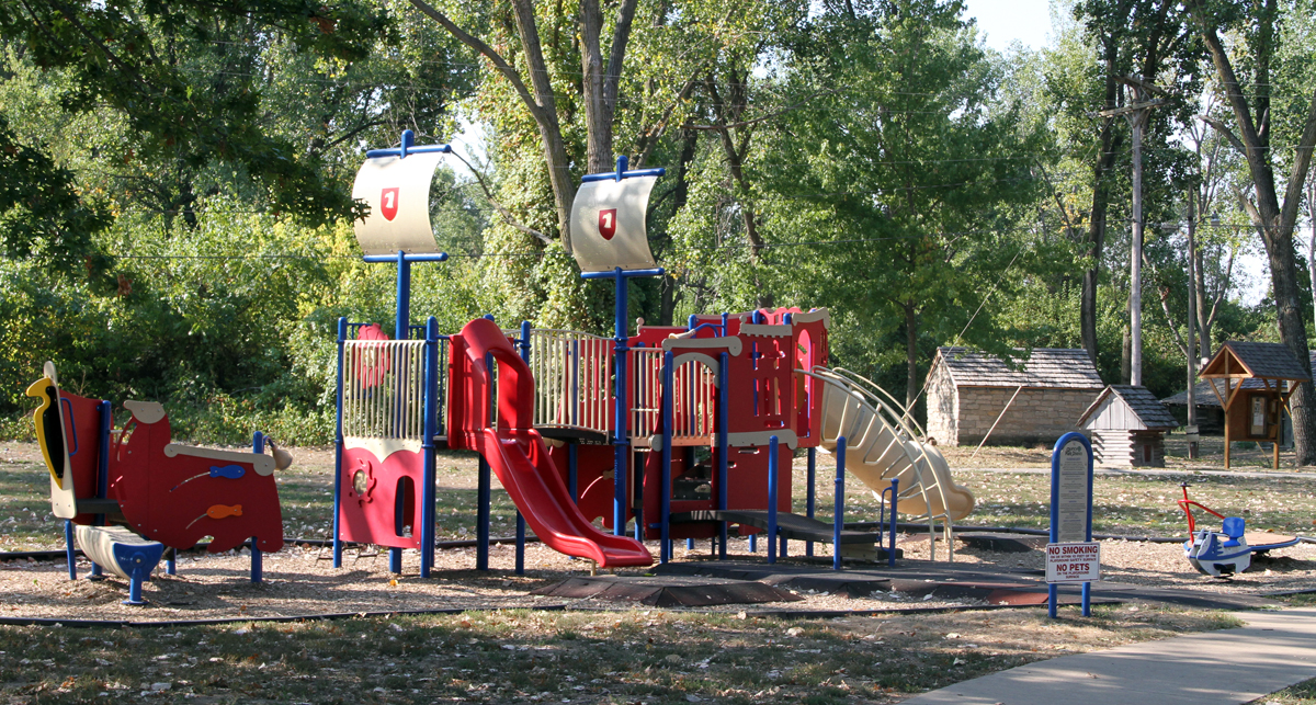 Quinsippi Island Playground - Quincy Park District